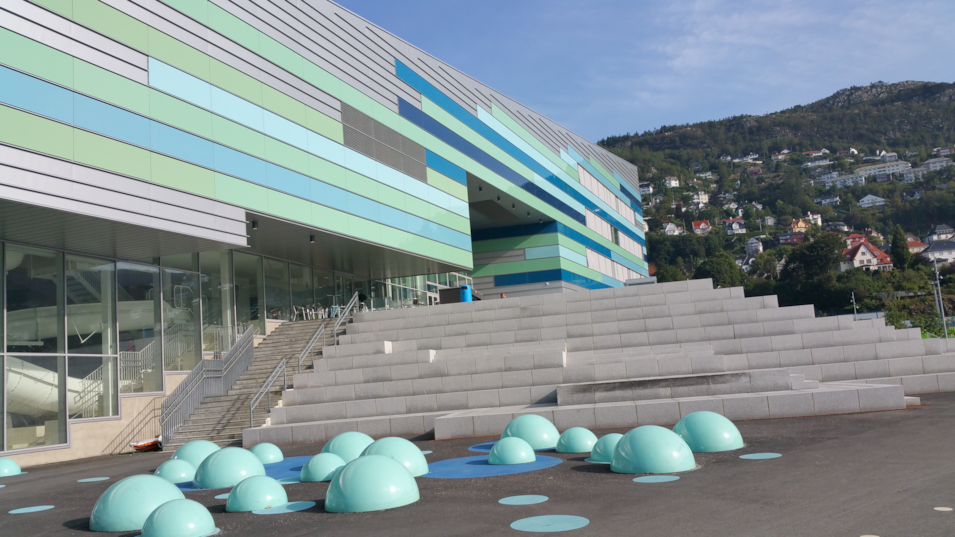 Bilde av skolebygg i Bergen